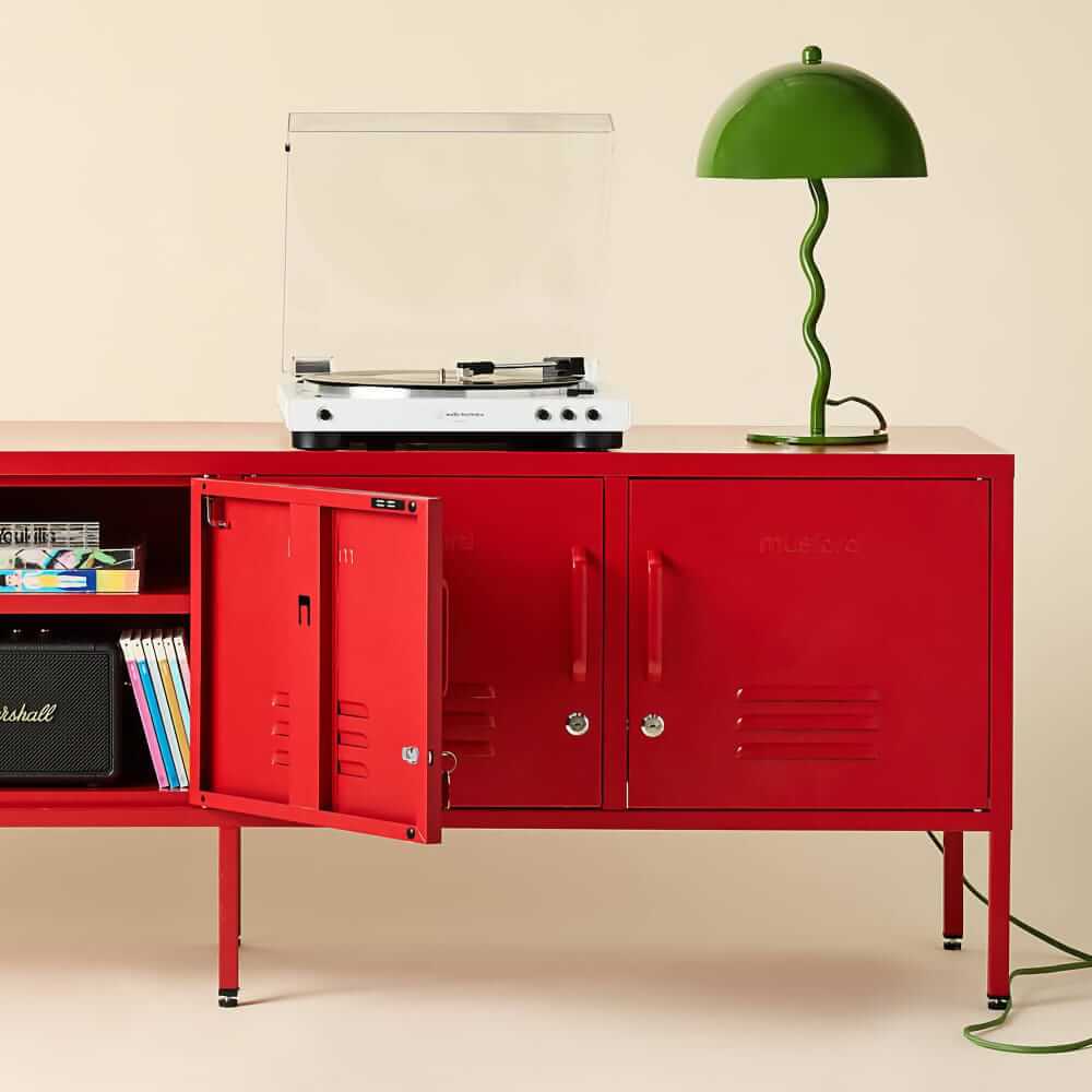 Utilizing the 'Unexpected Red' Theory in Your Home