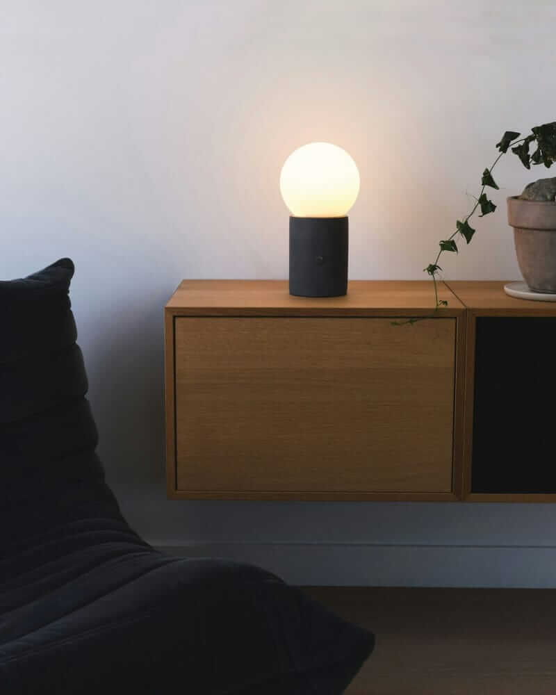 Brightech Kai lamp
