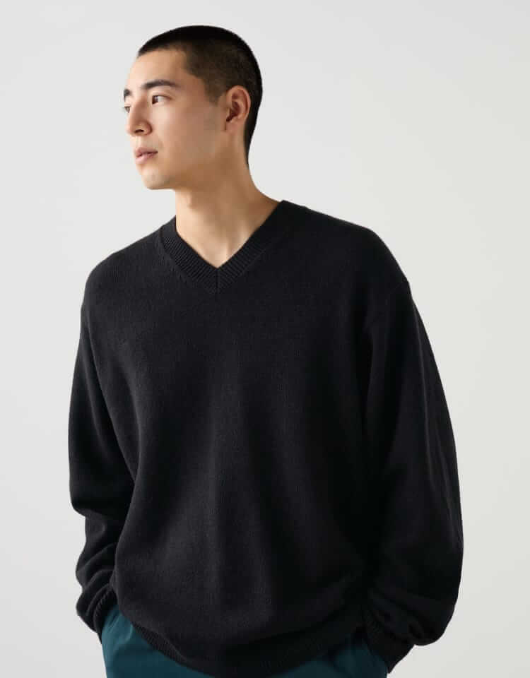 UNIQLO : C Relaxed V-neck sweater