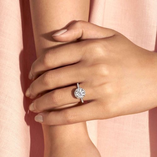 Couple The Halo lab-grown diamond rings