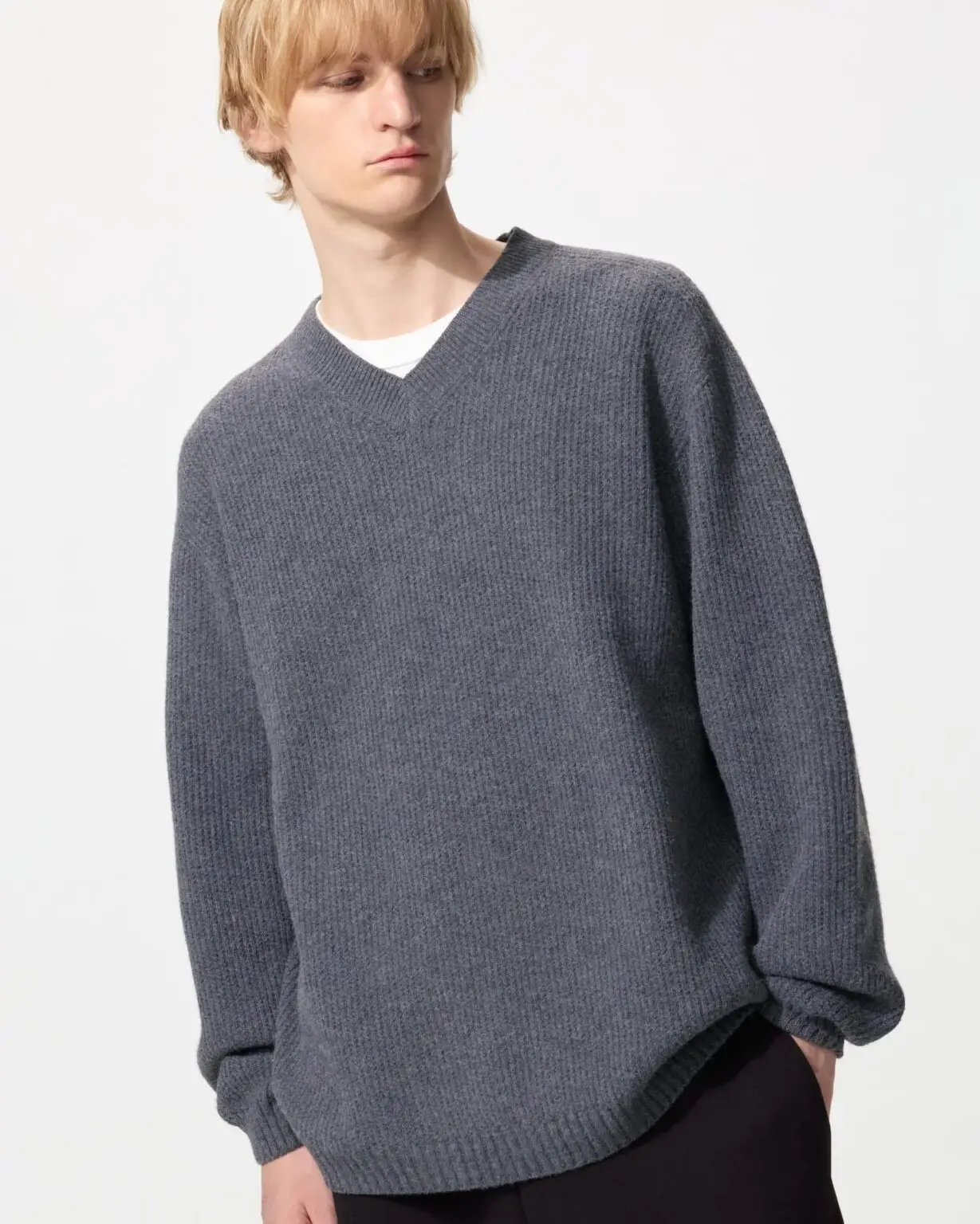 uniqlo souffle yarn v-neck
