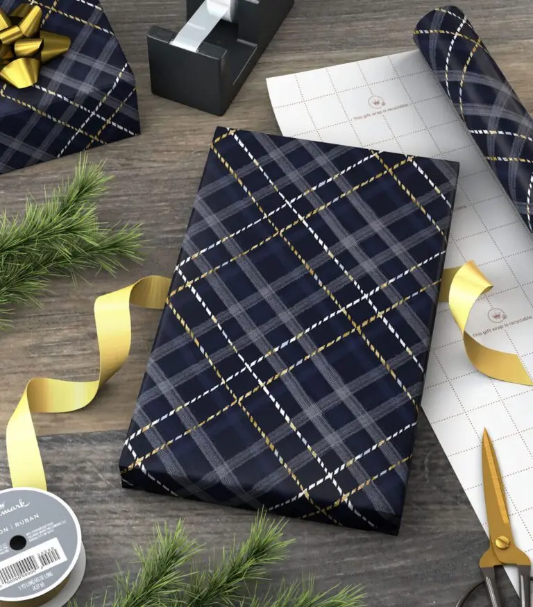 Plaid wrapping roll