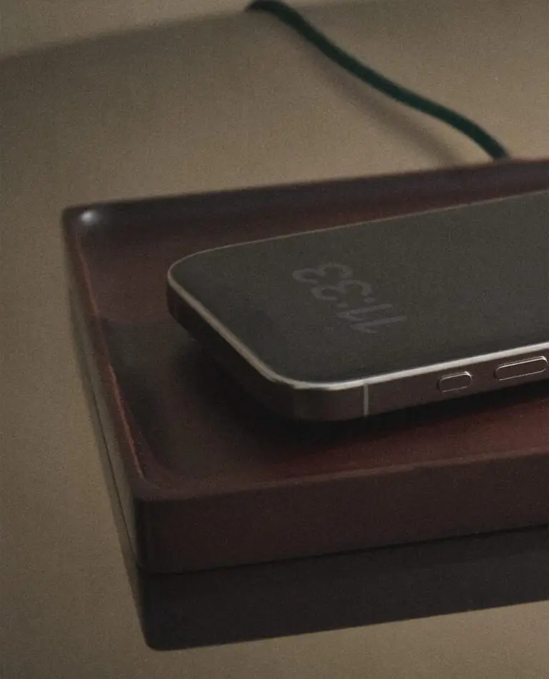 Wireless charging tray