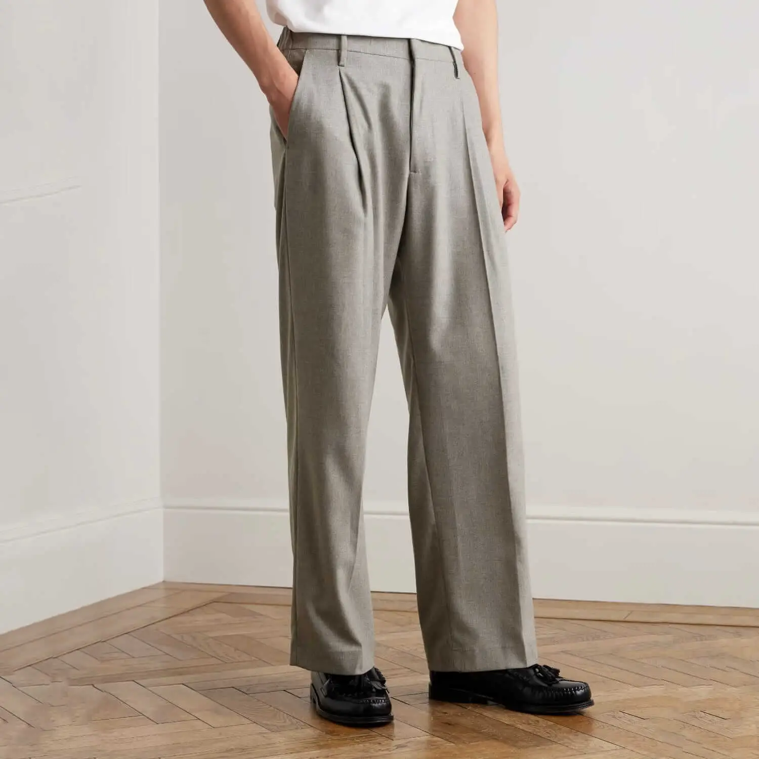 NNO7 Pleated woven trouser