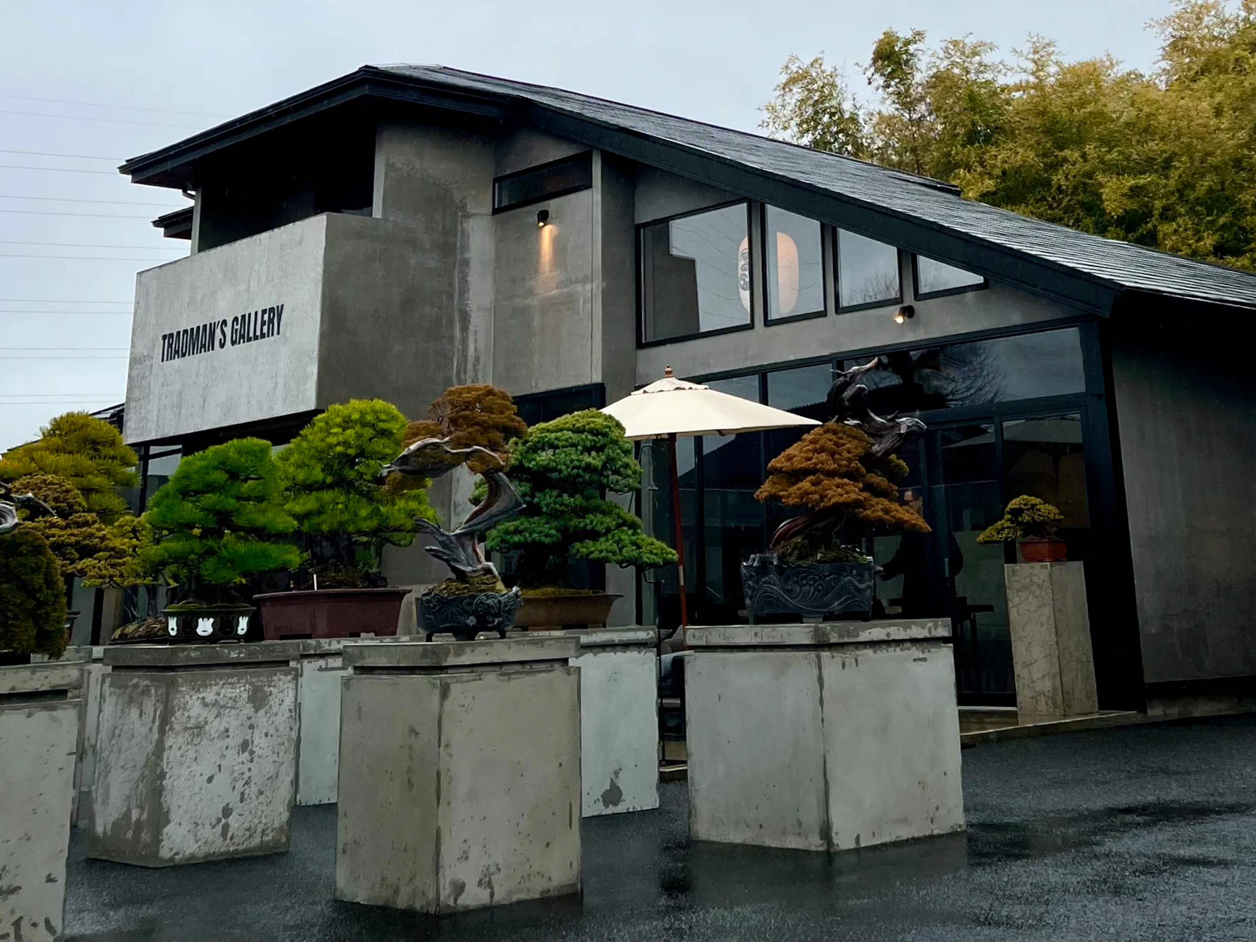 Tradsman's gallery japan exterior building