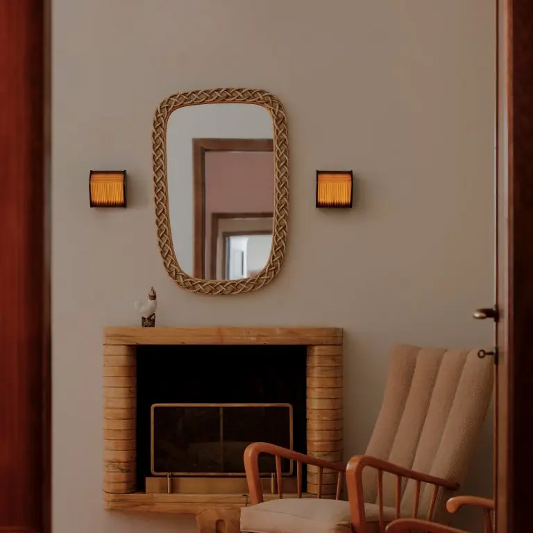 Lyra sconce