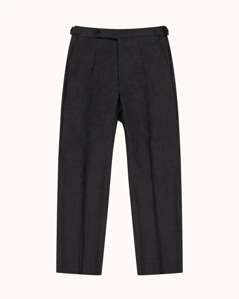 Relaxed pleated trouser